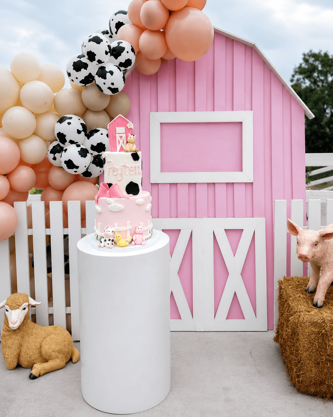 Peyton farm party cake and balloon setup by Lovelle Patisserie